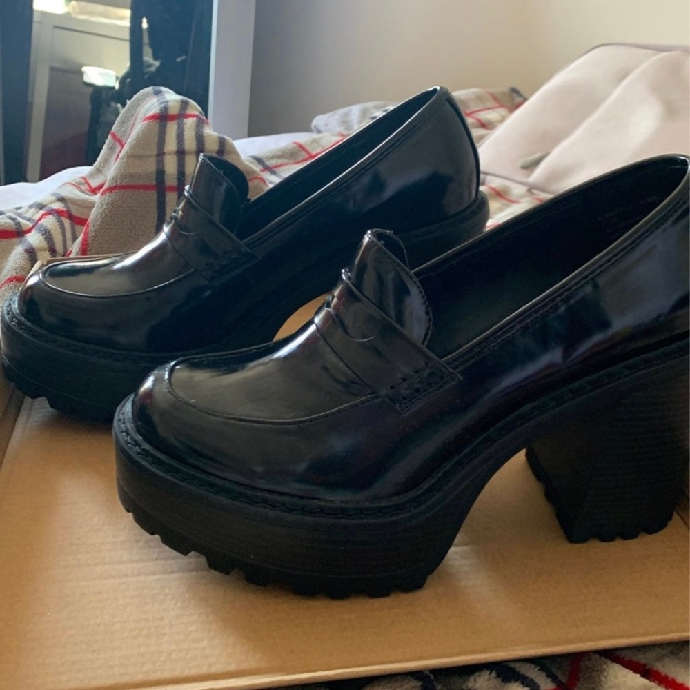 Brand new Steve Madden shoes ! Size 7.5